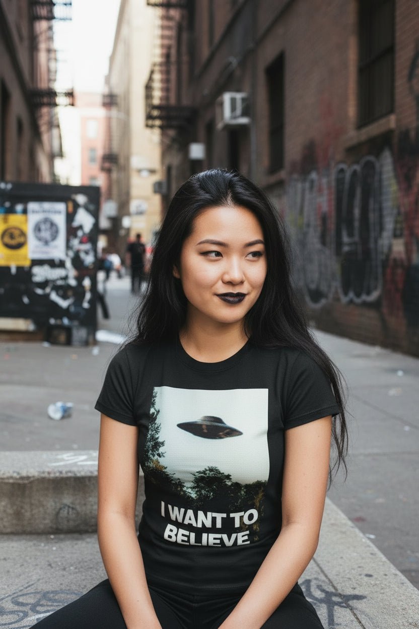 T-Shirt - I Want to Believe Tee | Ladies Tee - Gildan 5000L | Alien & UFO, Horror from SHIRT MONSTERS